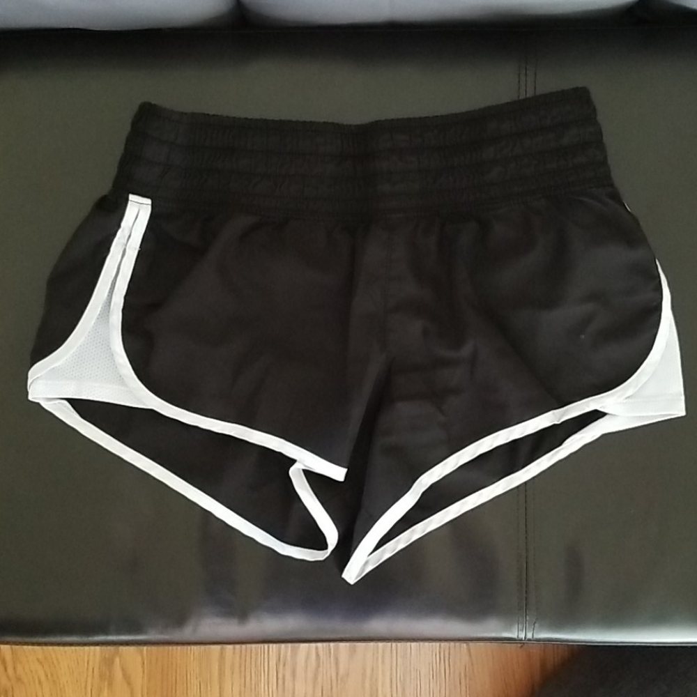 Running shorts with liner